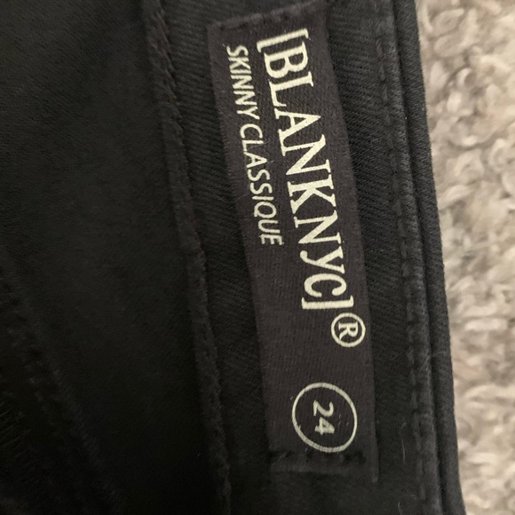 Smoke out Jean Blank NYC - Picture 5 of 5